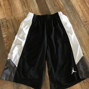 JORDAN basketball shorts black/white size youth L